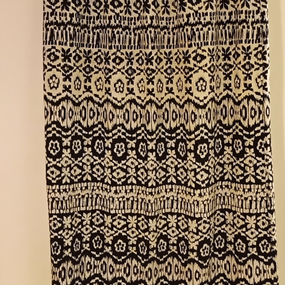 Long Slim Skirt. P/S. Black And White. - Picture 3 of 7